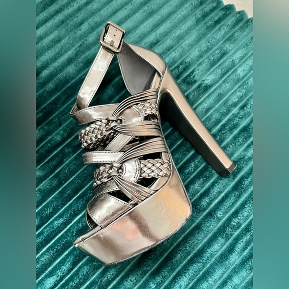 Jessica Simpson Women's Parissa Platform Sandal - Chrome - Size 5 - Picture 11 of 11